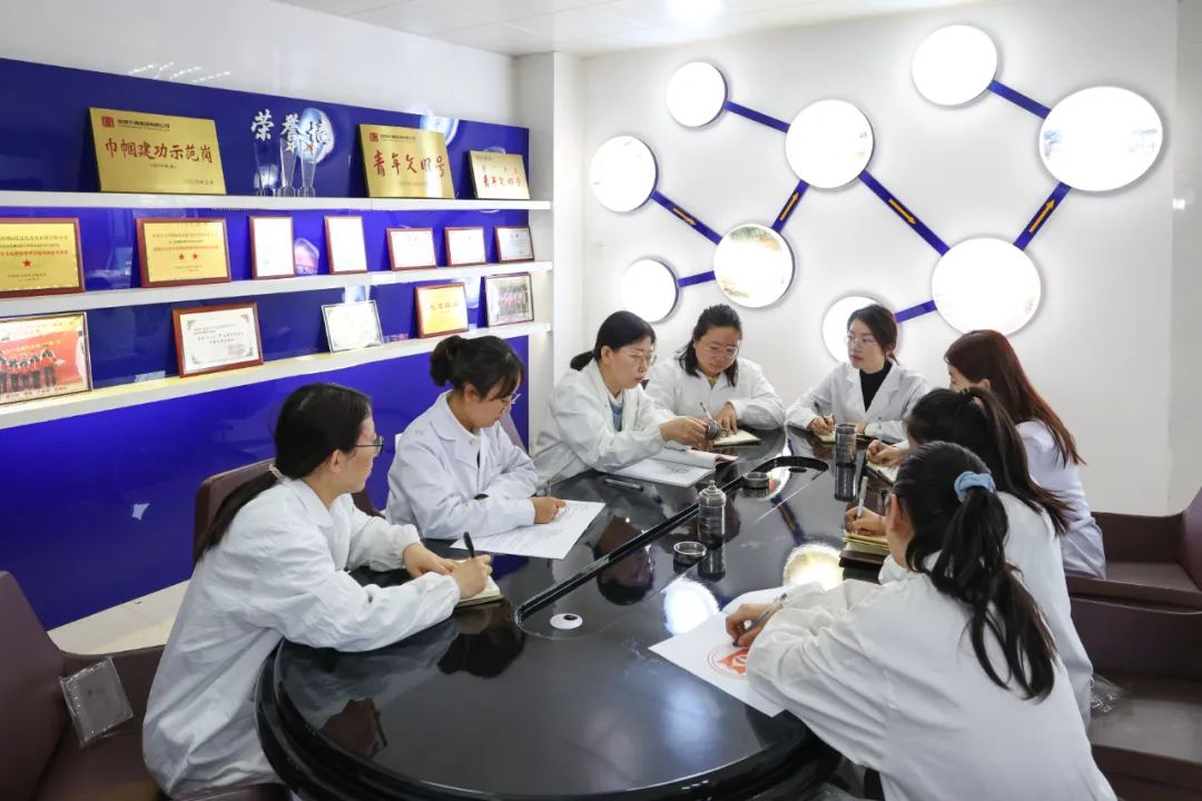 【大唐榜樣】內(nèi)蒙古質(zhì)量信得過班組｜托電公司燃料質(zhì)檢部煤化驗班.jpg